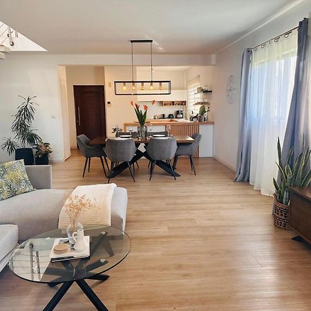 Modern Villa In Grand Bay - Short Walk To Beach Extérieur photo